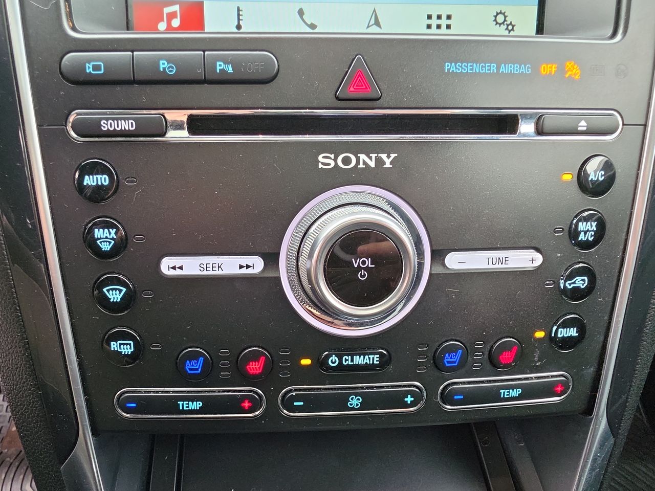 KIA Carnival — foto 23 de 30