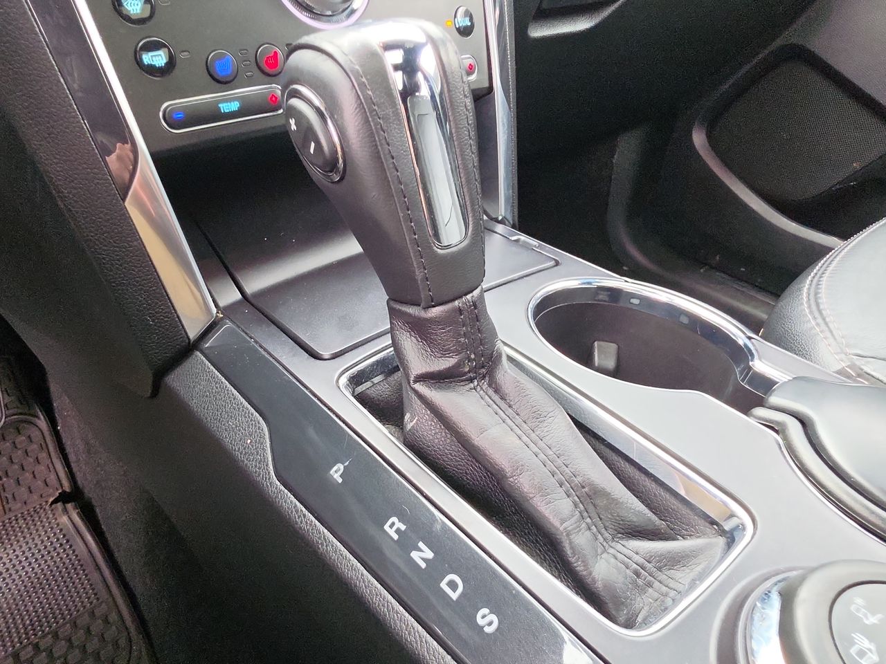 KIA Carnival — foto 24 de 30
