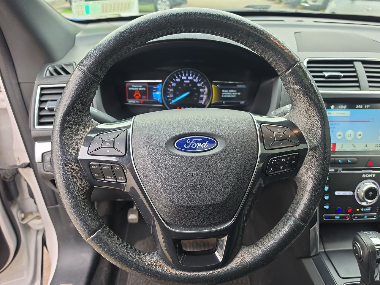 KIA Carnival — foto 18 de 30