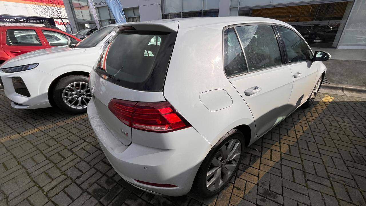 VOLKSWAGEN - 4
