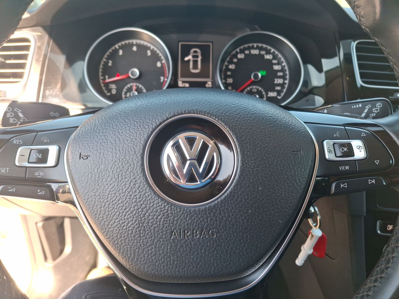 VOLKSWAGEN - 26