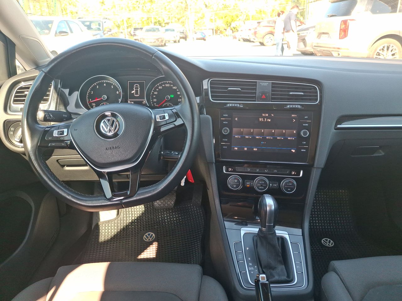VOLKSWAGEN - 32