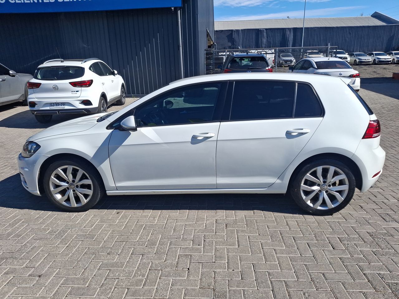 VOLKSWAGEN - 4