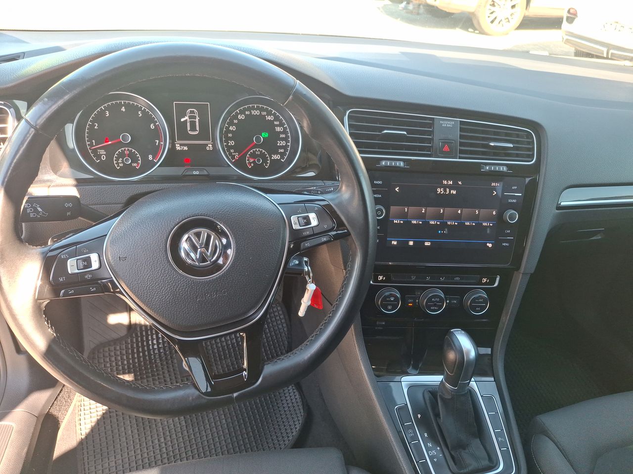VOLKSWAGEN - 16