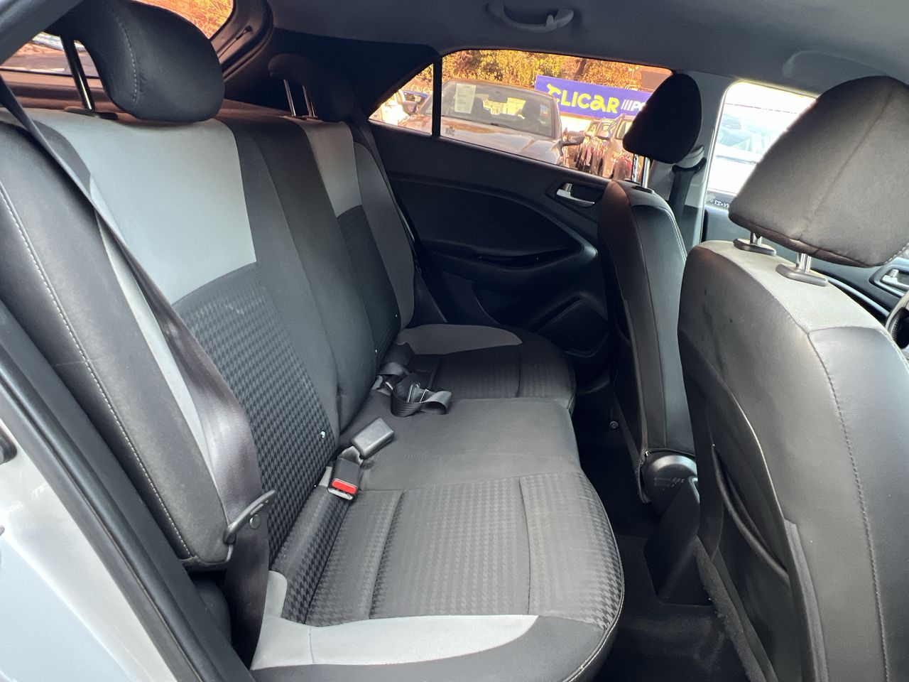 HYUNDAI - 12
