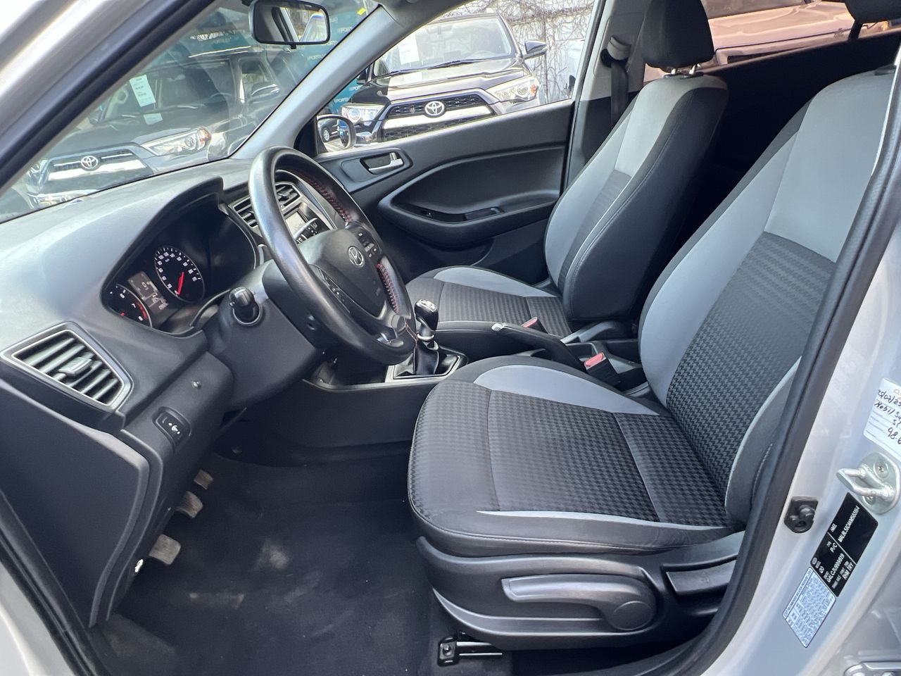 HYUNDAI - 16
