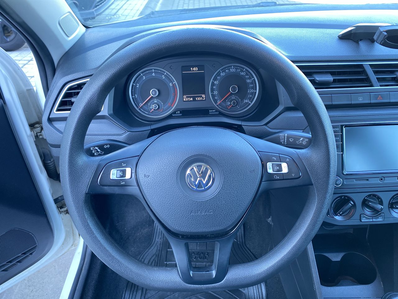 VOLKSWAGEN - 24