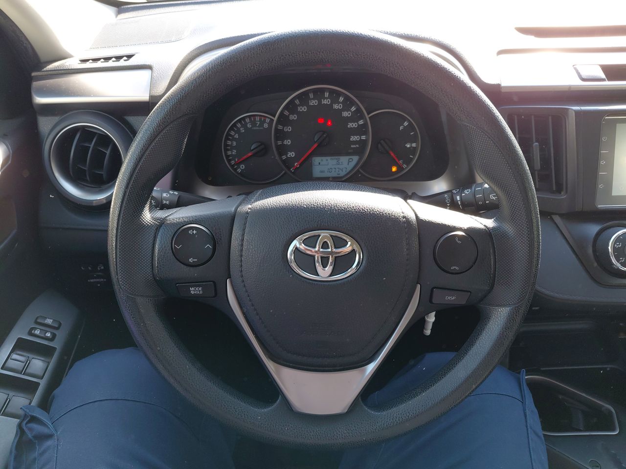 Toyota RAV4 — foto 27 de 36