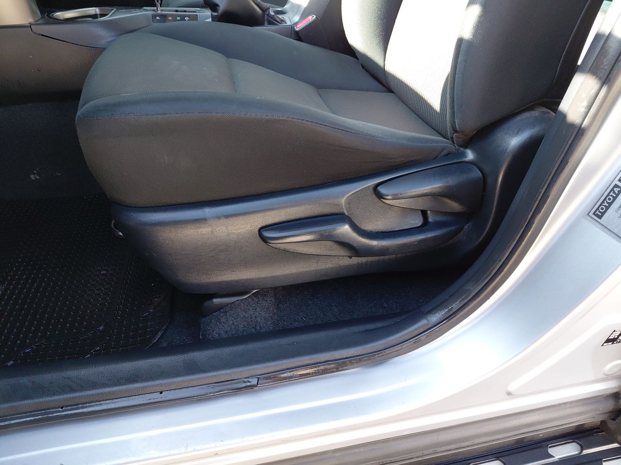 Toyota RAV4 — foto 25 de 36