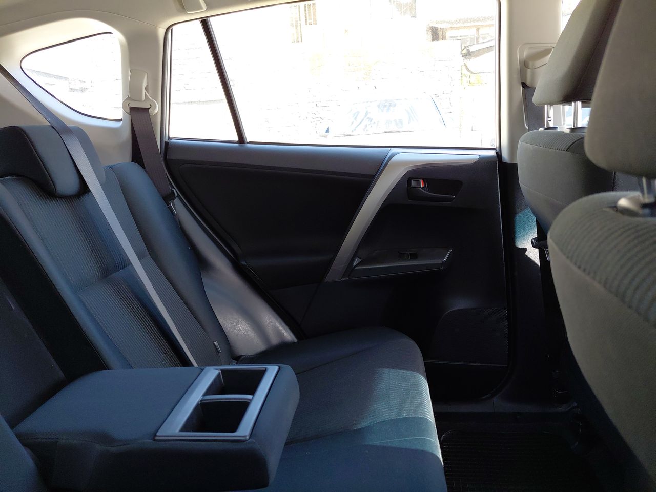Toyota RAV4 — foto 16 de 36