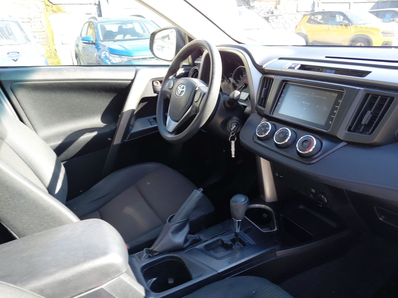 Toyota RAV4 — foto 17 de 36