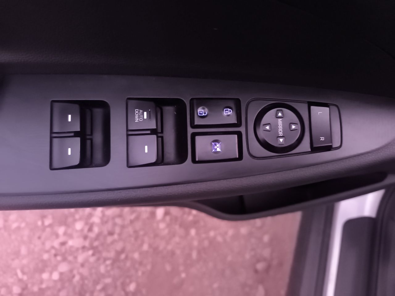 HYUNDAI - 12