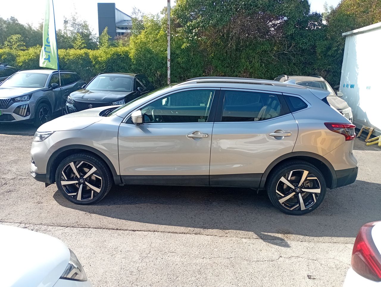NISSAN - 4