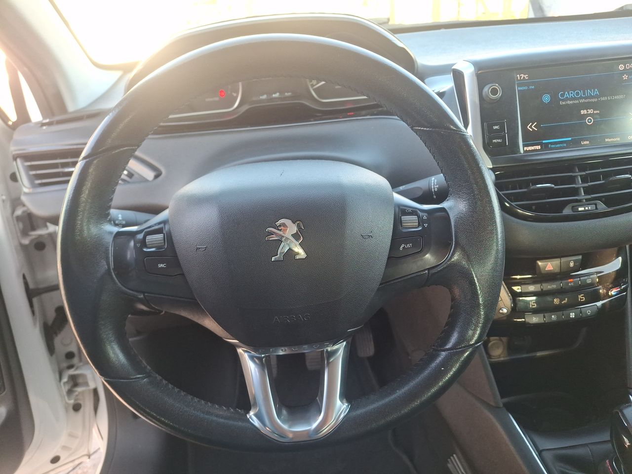 Peugeot 208 — foto 24 de 31