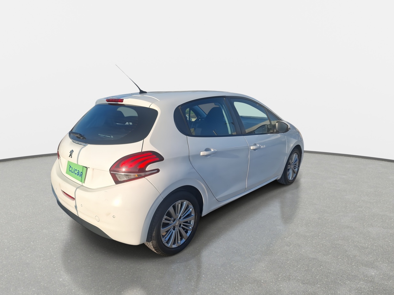 Peugeot 208 — foto 8 de 31