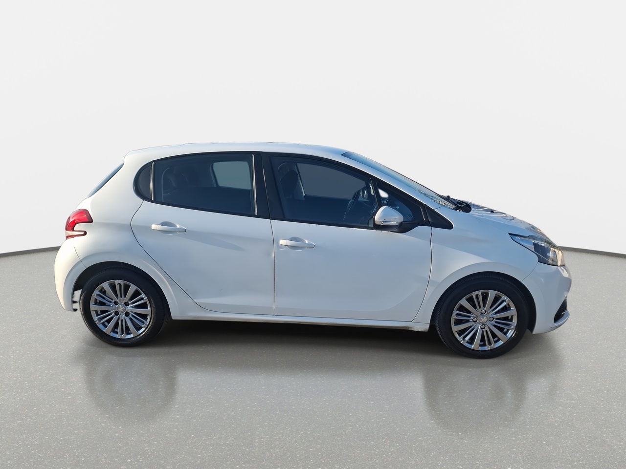 Peugeot 208 — foto 9 de 31