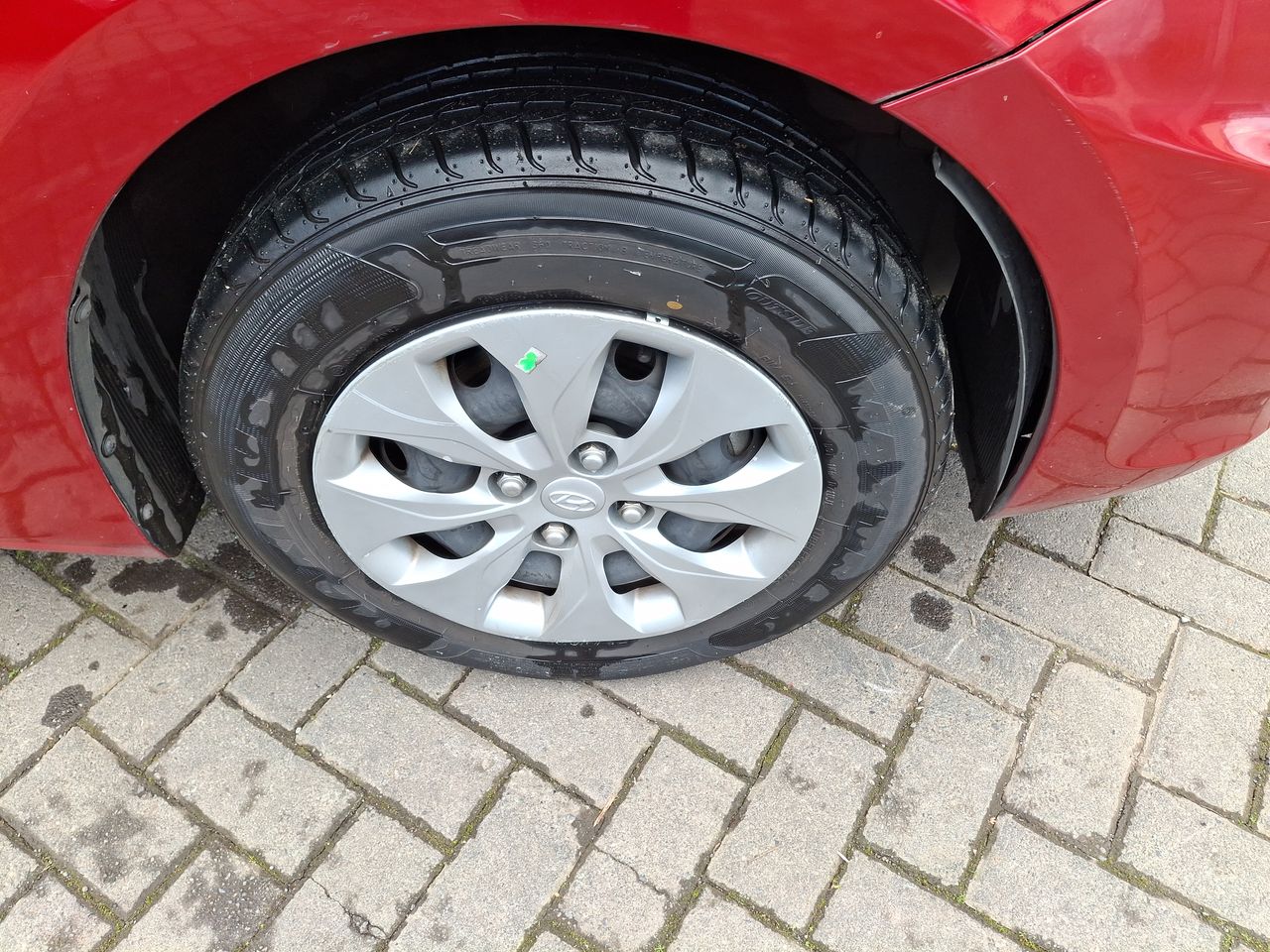 Hyundai Accent — foto 10 de 26