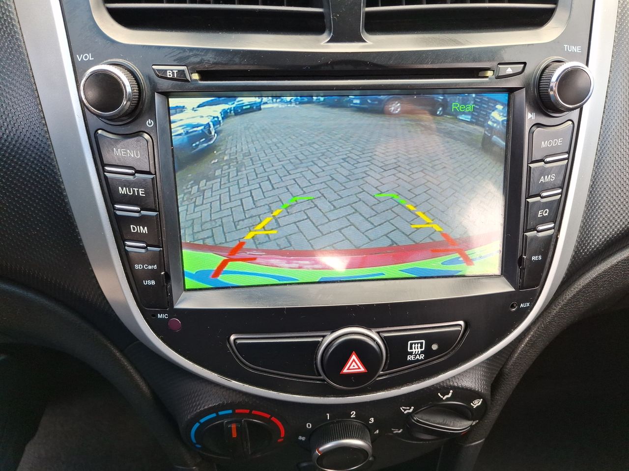 Hyundai Accent — foto 21 de 26