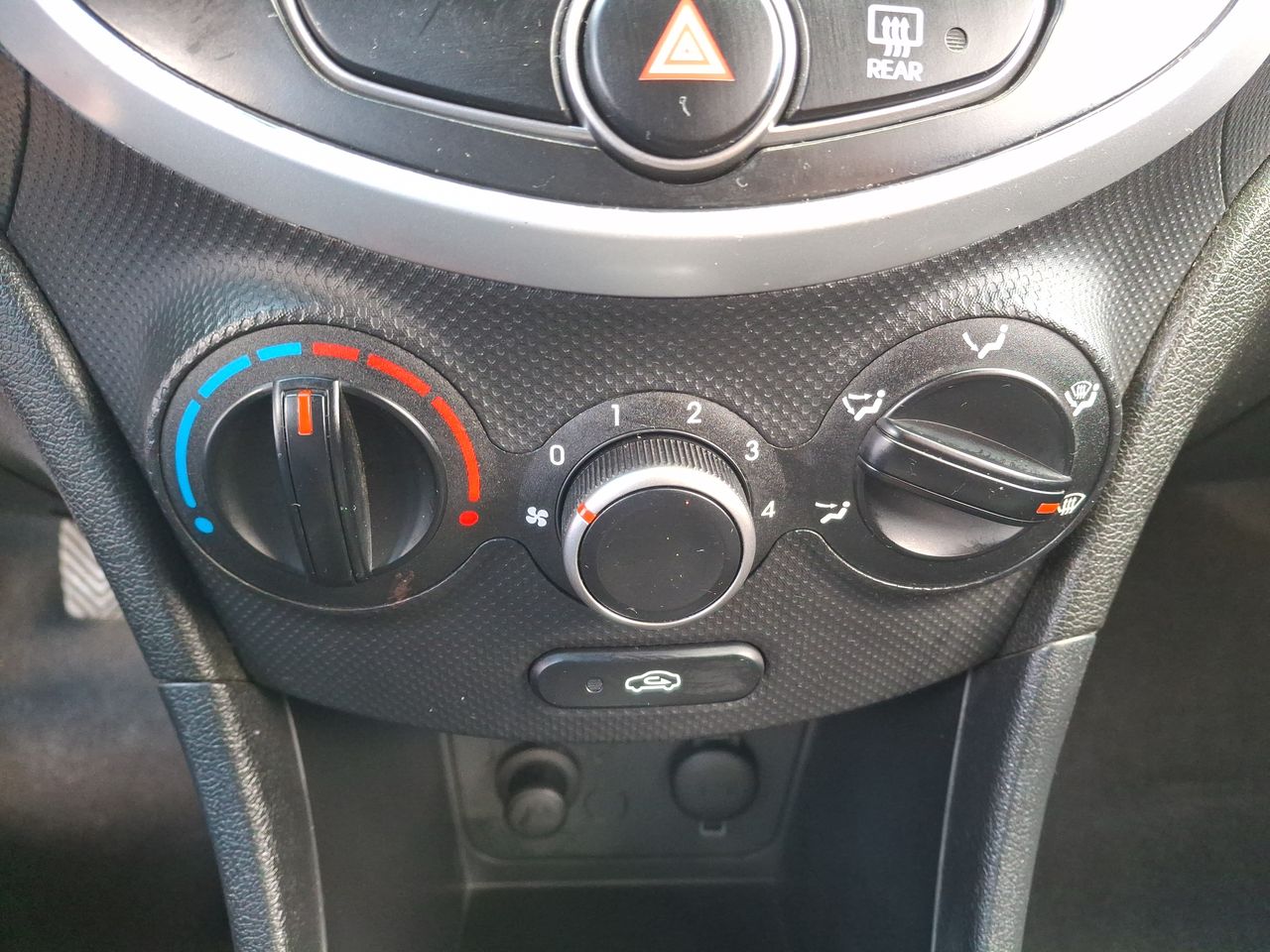 Hyundai Accent — foto 22 de 26