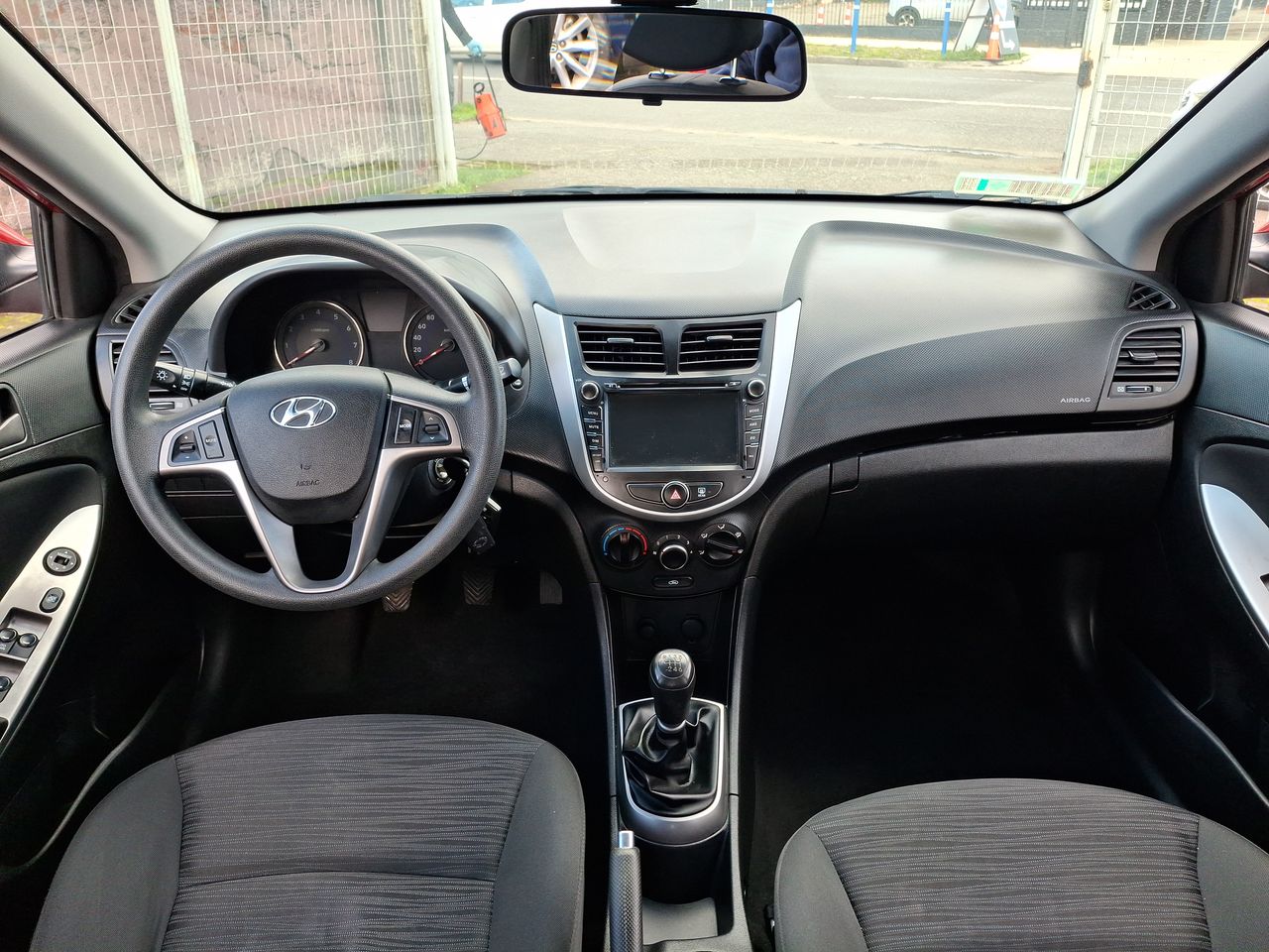 Hyundai Accent — foto 24 de 26