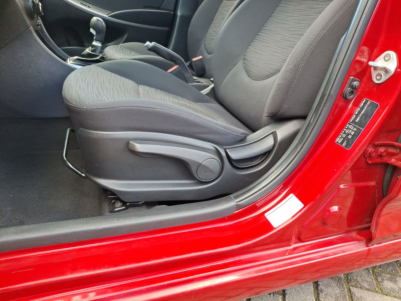 Hyundai Accent — foto 15 de 26