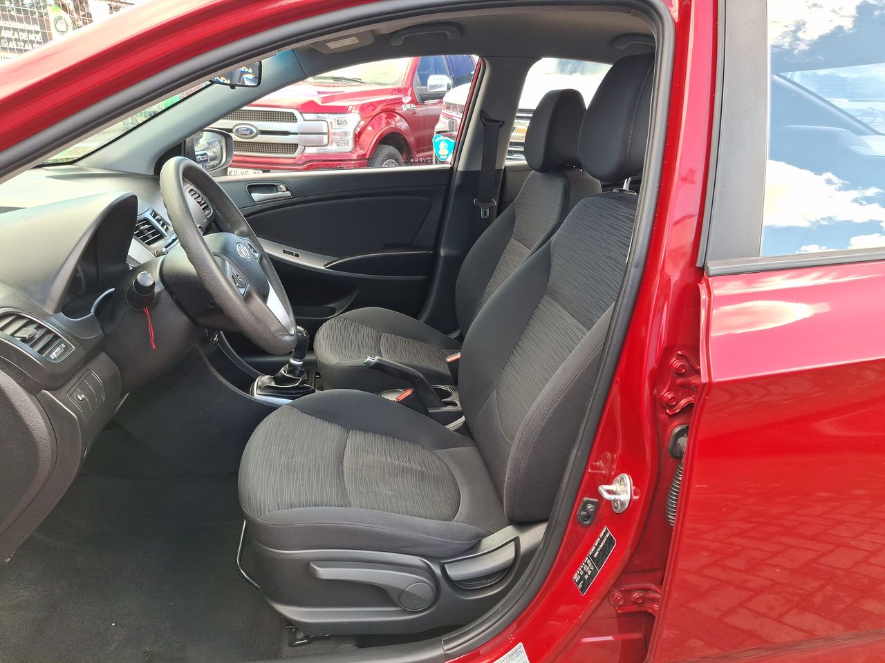 Hyundai Accent — foto 16 de 26