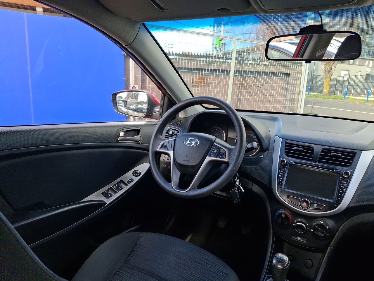 Hyundai Accent — foto 9 de 26