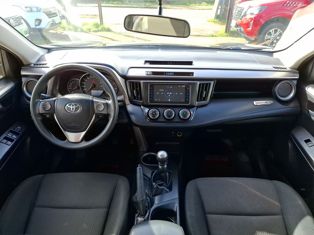 Toyota RAV4 — foto 25 de 27