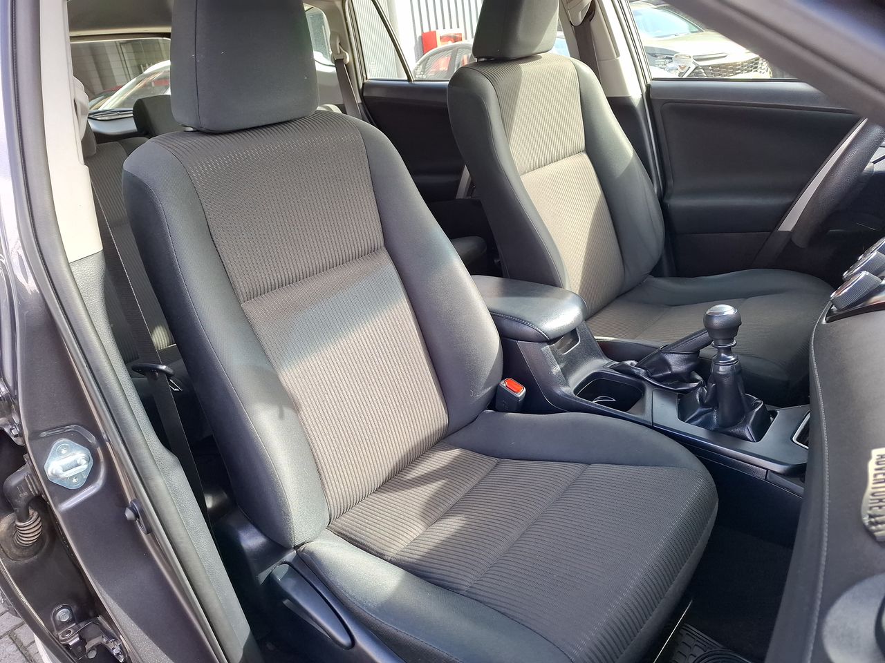 Toyota RAV4 — foto 26 de 27