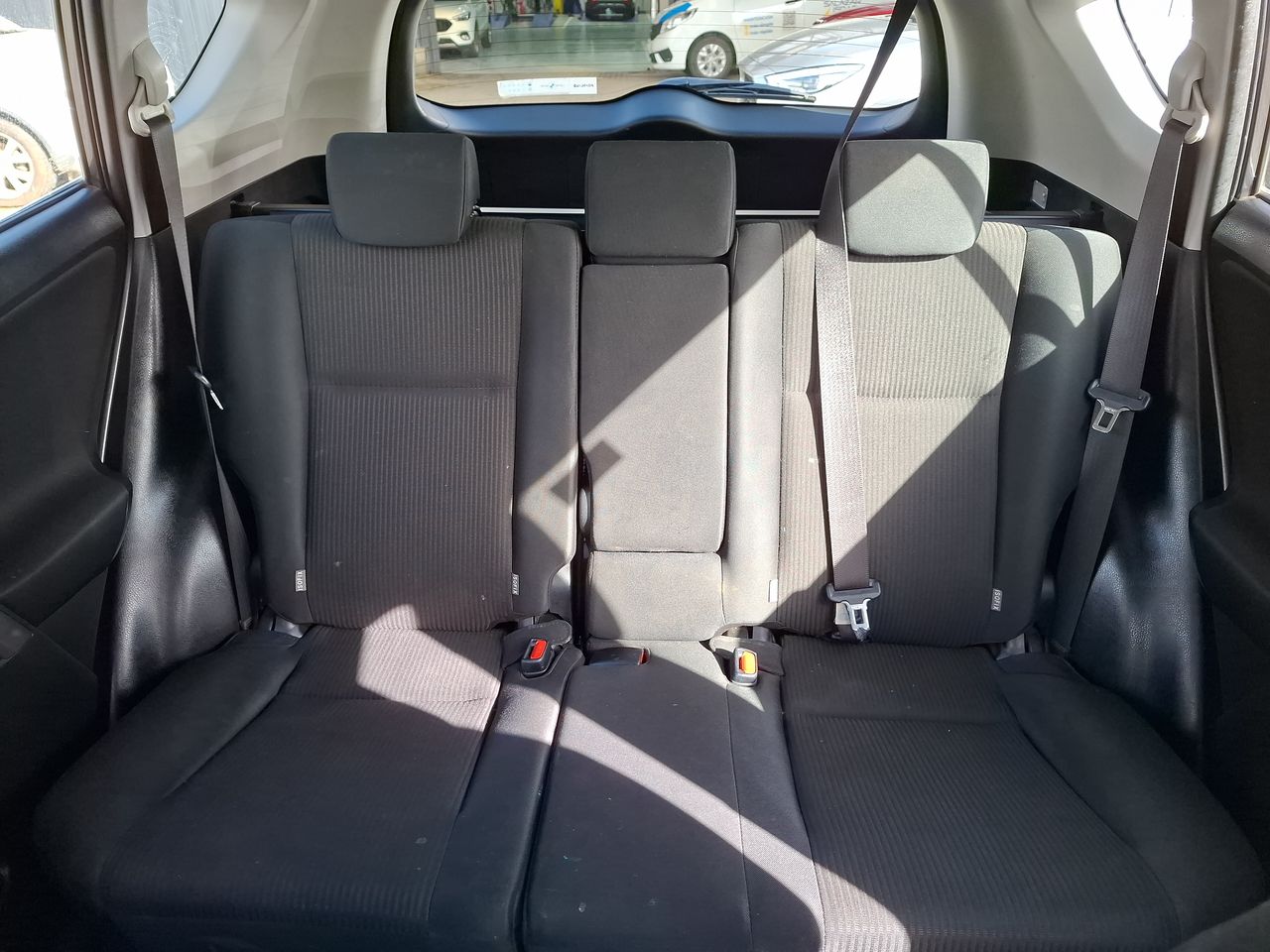 Toyota RAV4 — foto 27 de 27