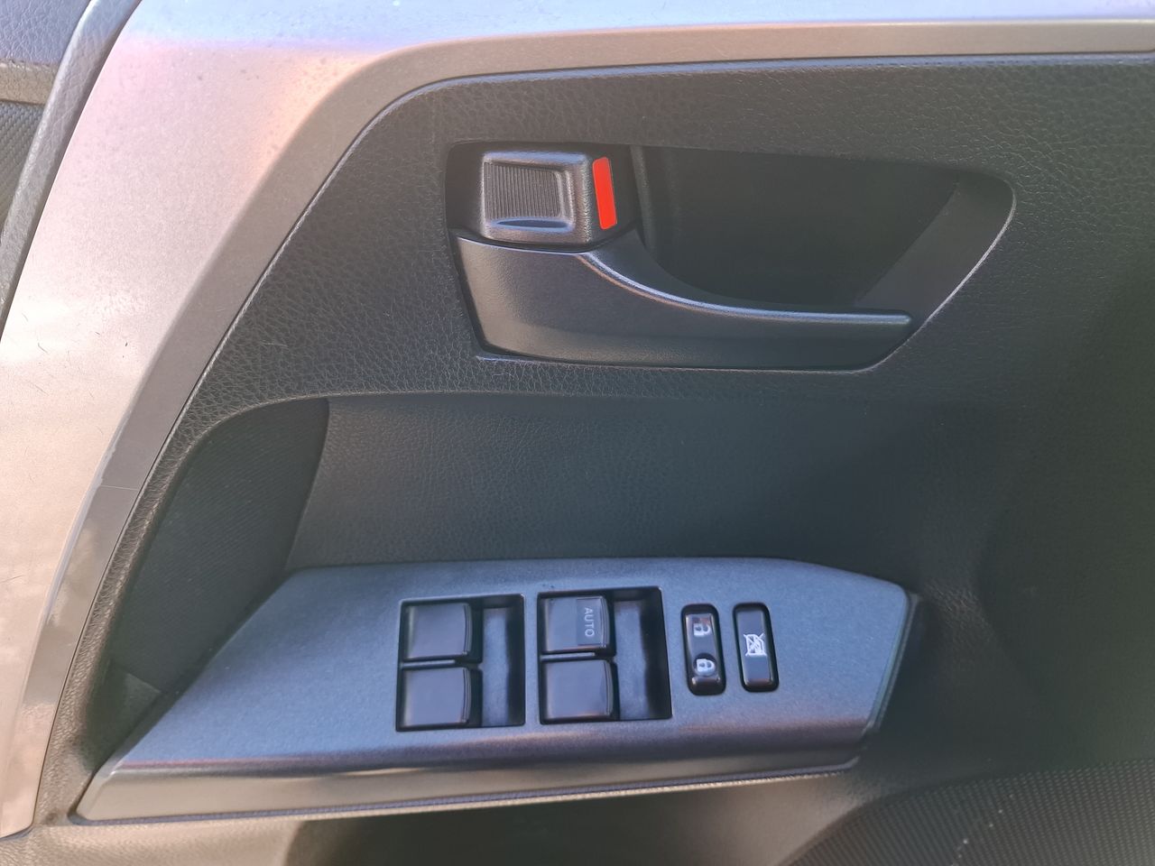 Toyota RAV4 — foto 15 de 27