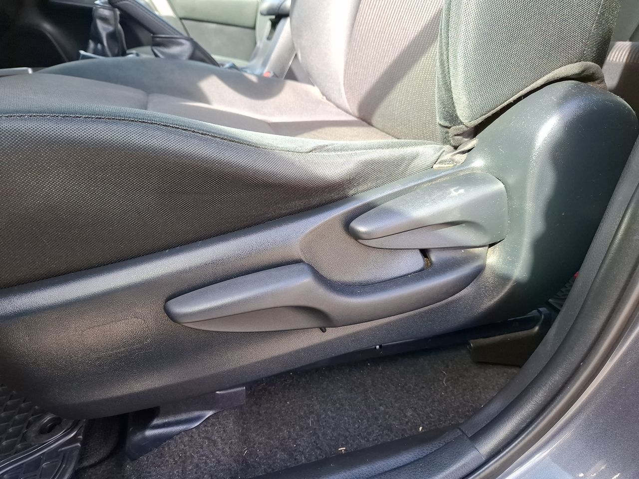 Toyota RAV4 — foto 16 de 27
