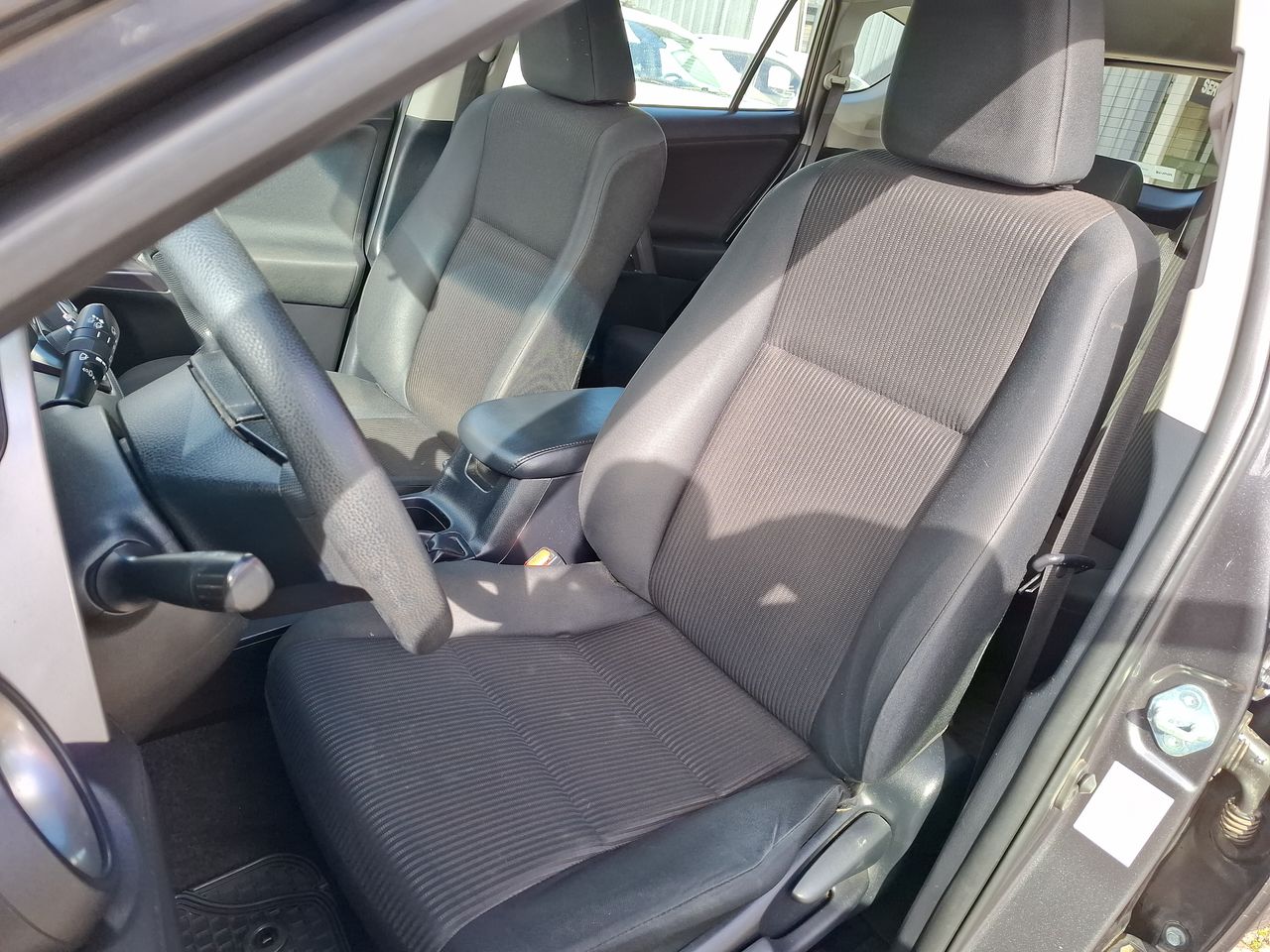 Toyota RAV4 — foto 17 de 27