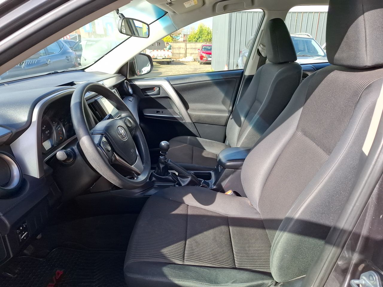 Toyota RAV4 — foto 8 de 27