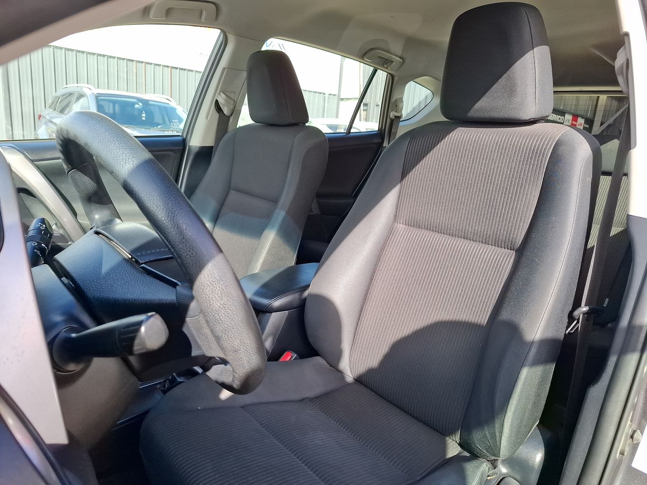 Toyota RAV4 — foto 9 de 27