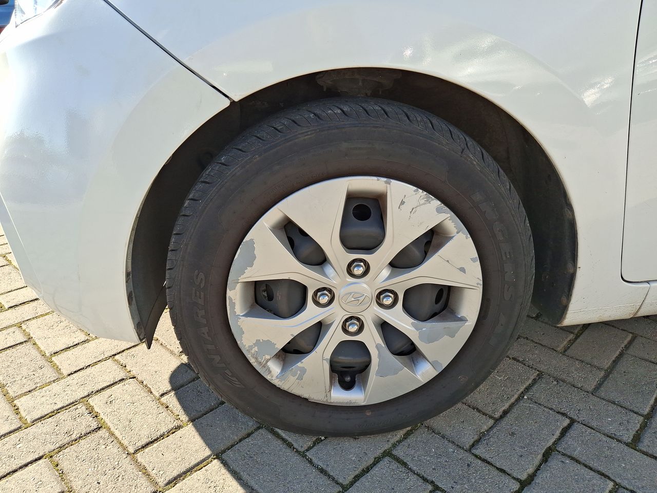 HYUNDAI - 16