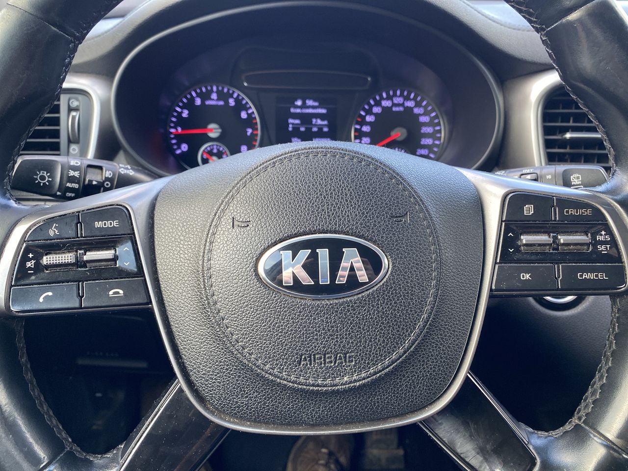 KIA Sorento — foto 27 de 36
