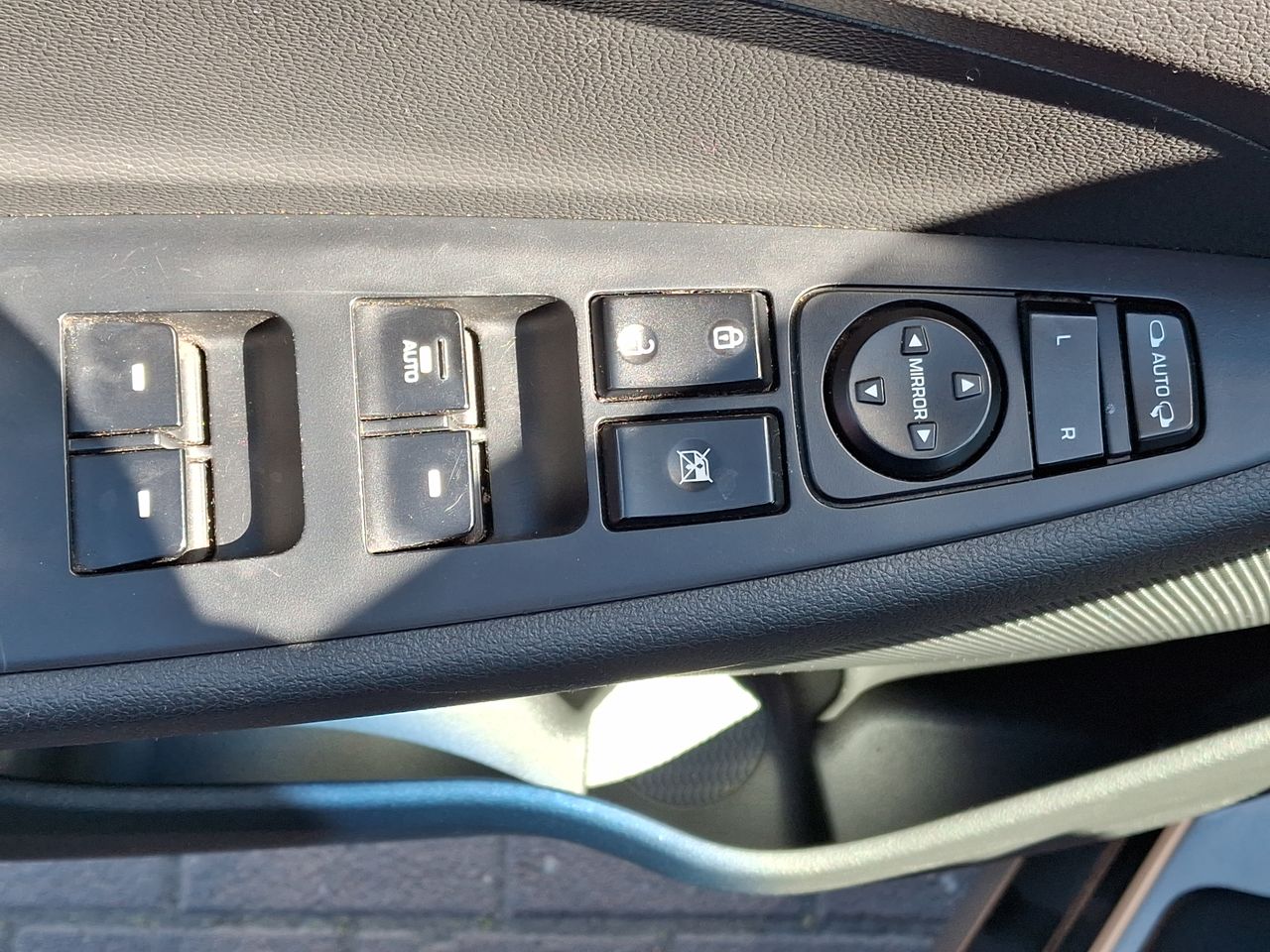 HYUNDAI - 23