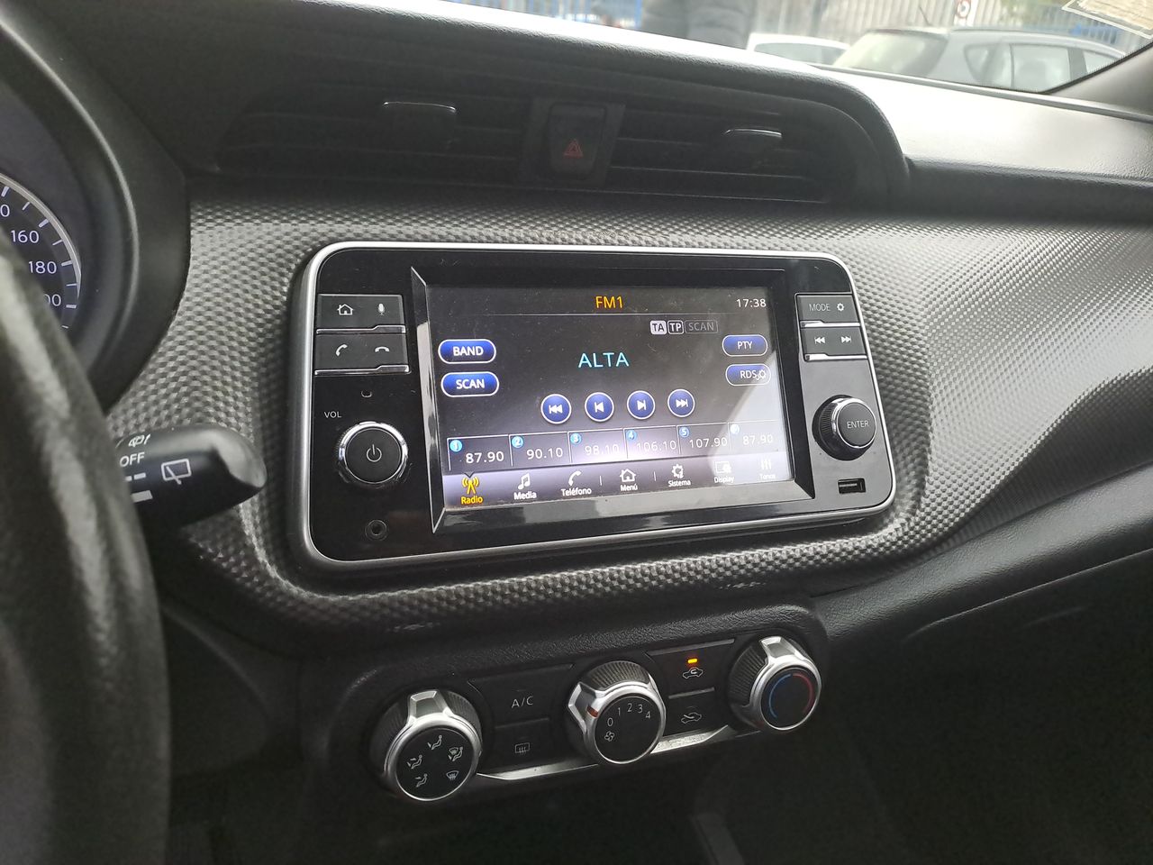 Nissan Kicks — foto 13 de 18