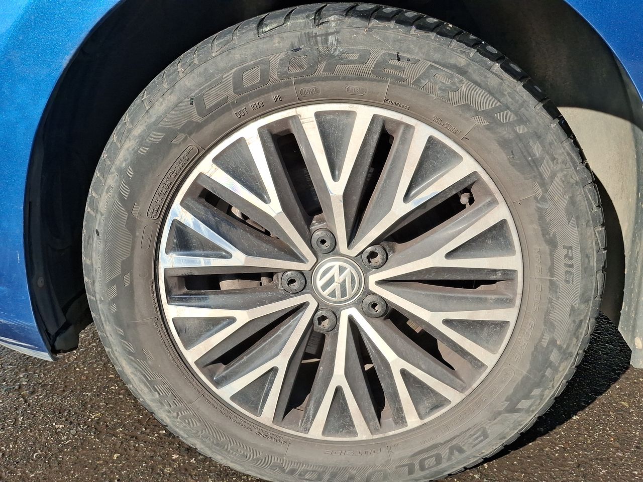 VOLKSWAGEN - 17