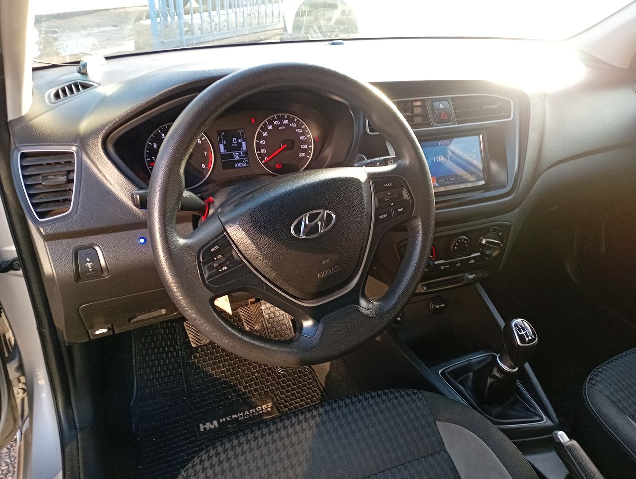 HYUNDAI - 15