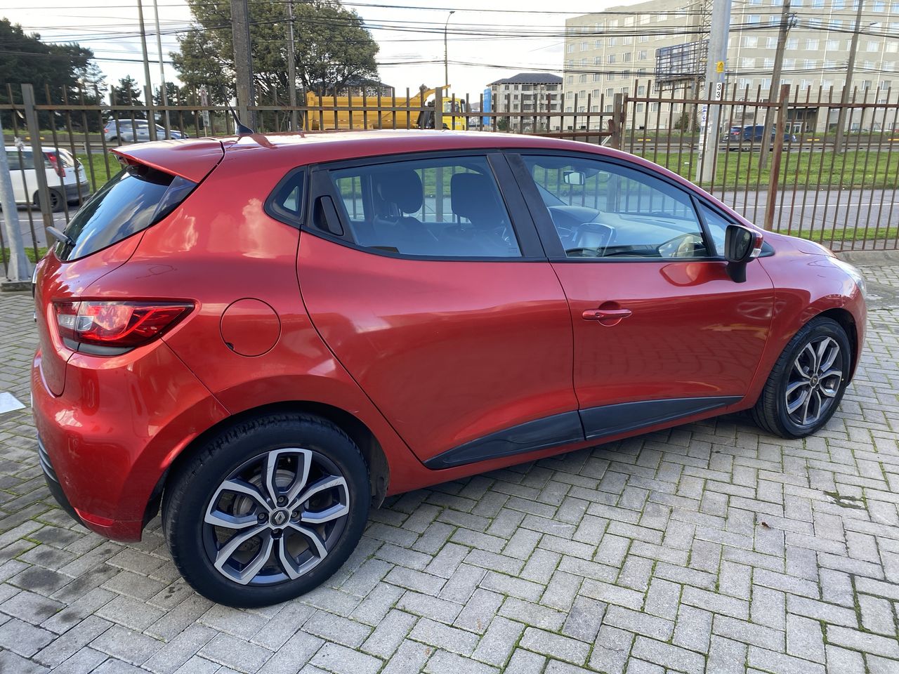 RENAULT - 7