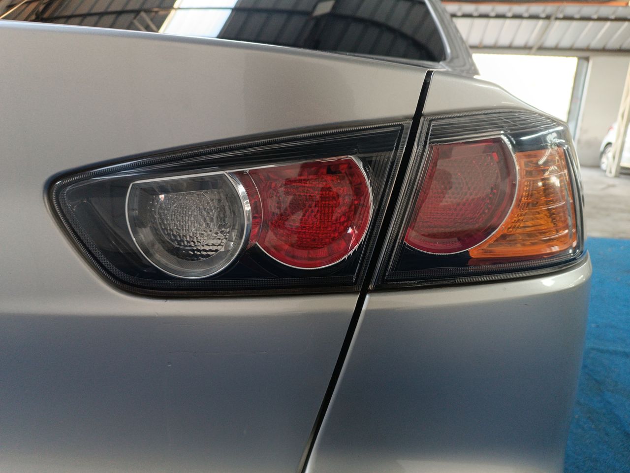 MITSUBISHI - 19