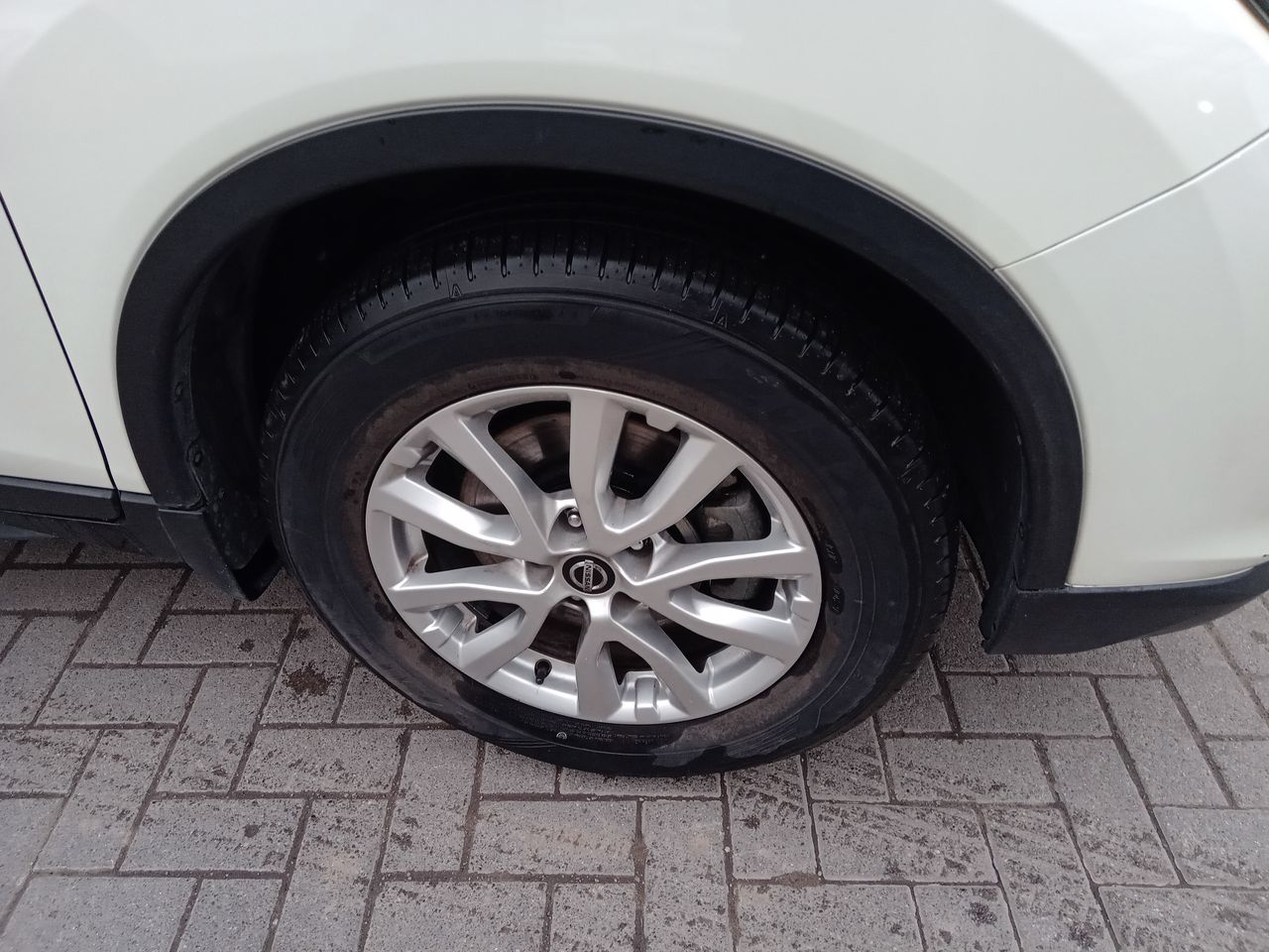 Nissan X-Trail — foto 8 de 26