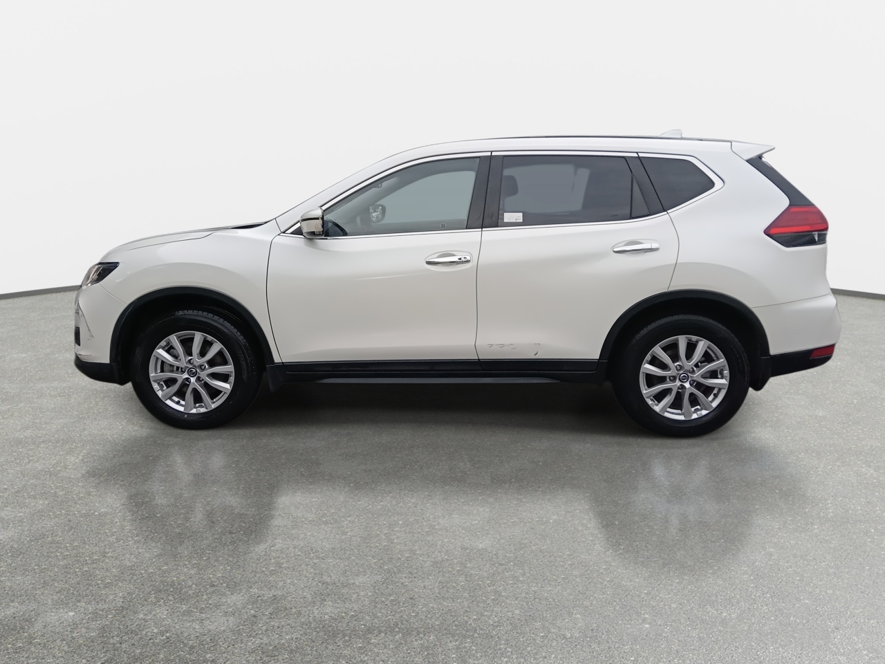NISSAN - 4