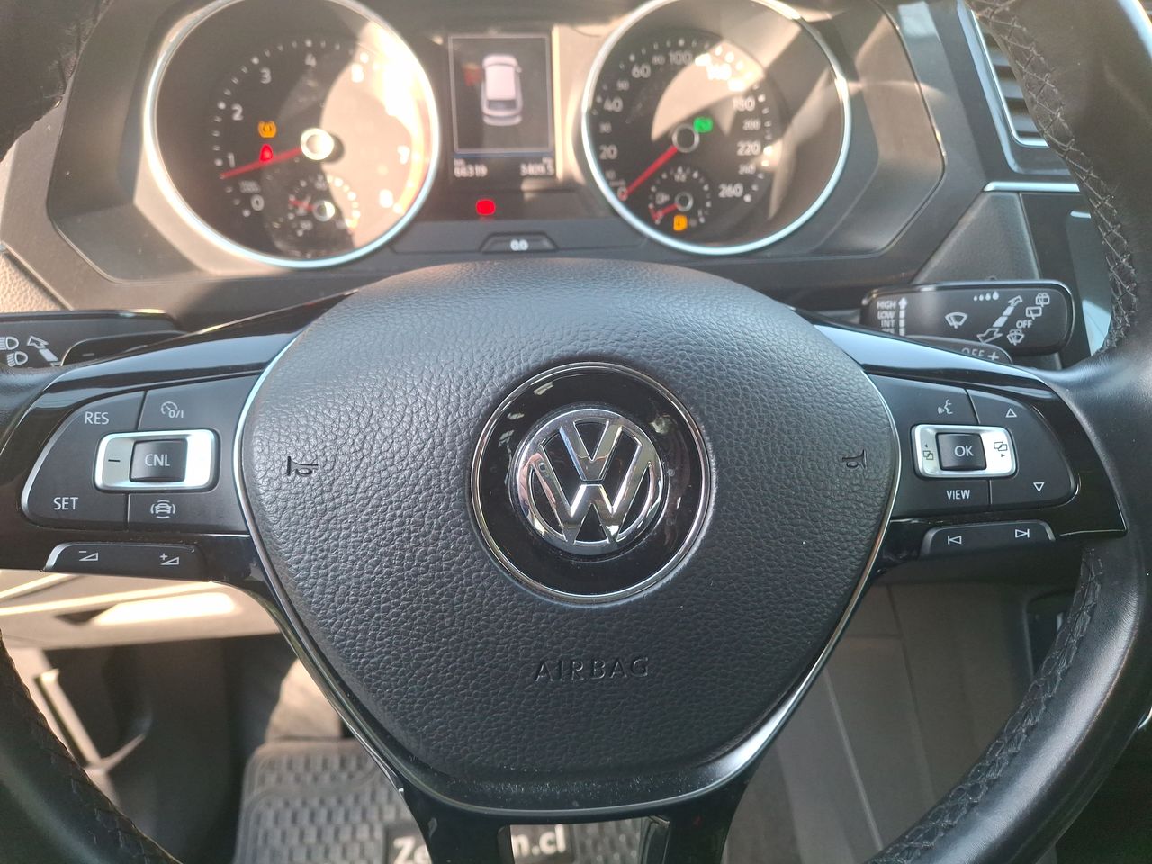 VOLKSWAGEN - 24