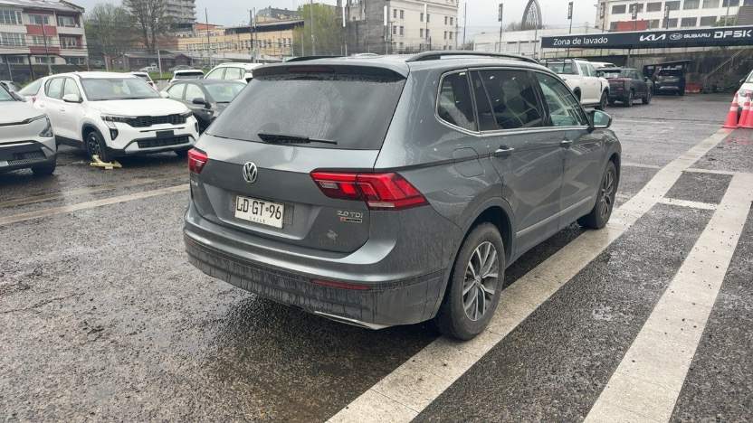 VOLKSWAGEN - 4
