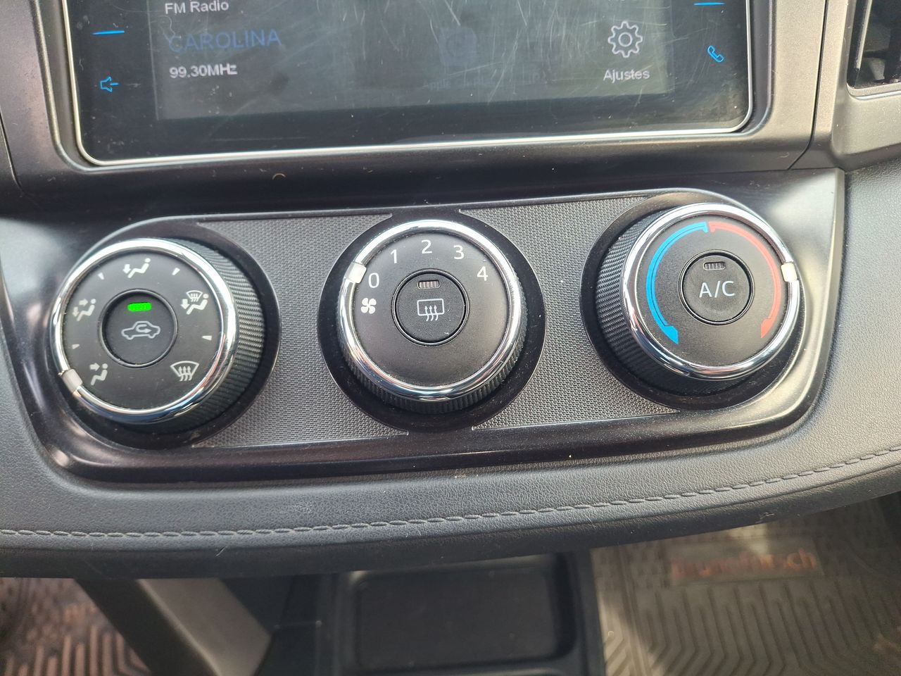Toyota RAV4 — foto 21 de 23