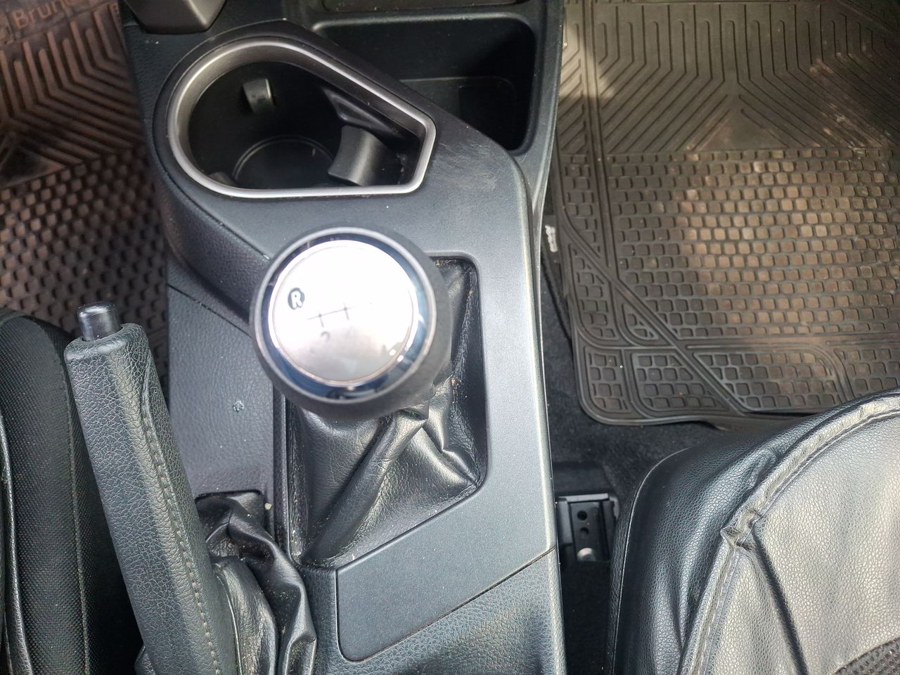 Toyota RAV4 — foto 22 de 23
