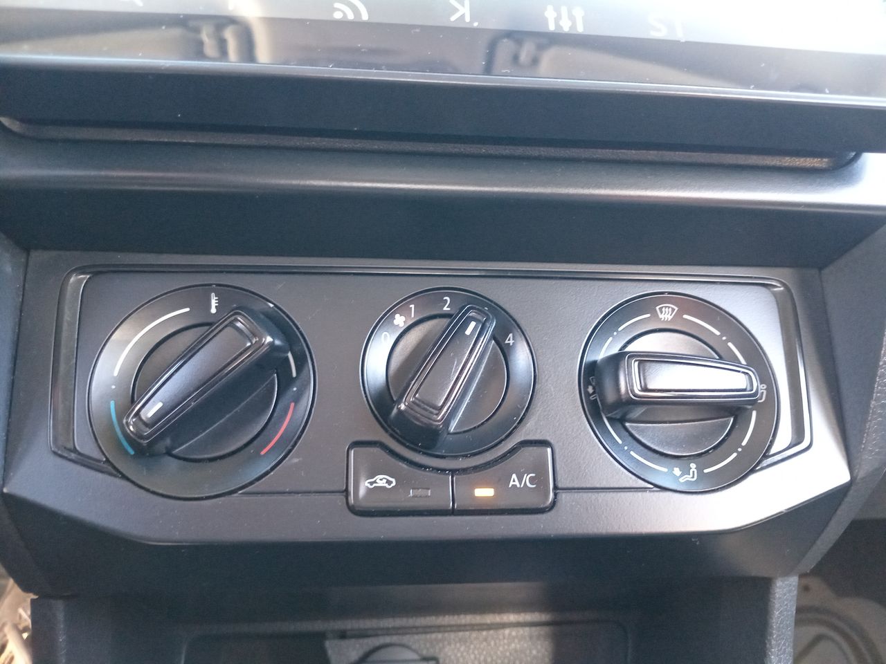 VOLKSWAGEN - 19